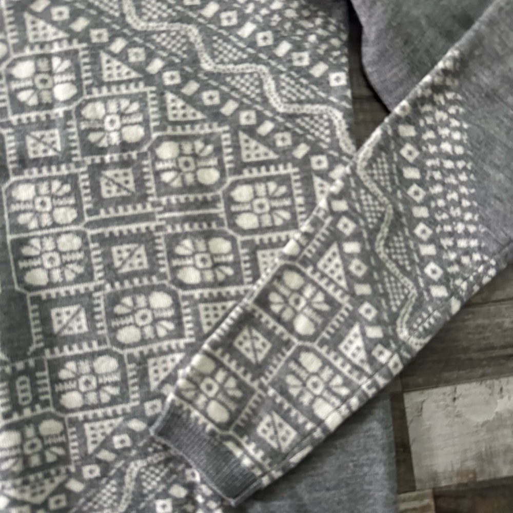 J. Crew Grey And White Patterned 100% Merino Wool Small Crewneck Sweater - Picture 3 of 7